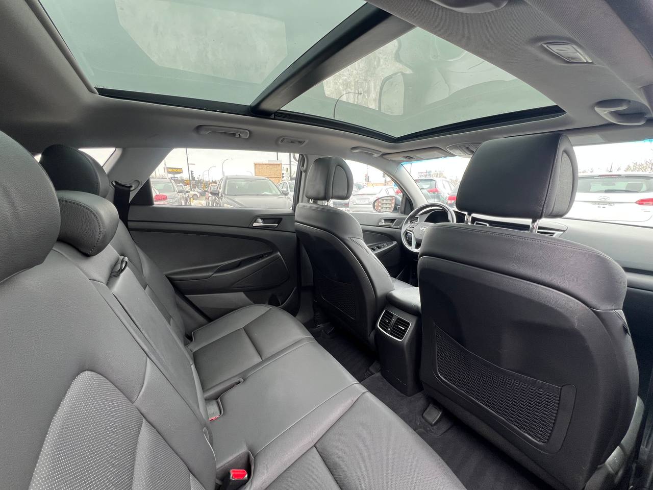 2018 Hyundai Tucson SE**SAAQ CERTIFIEE**CAR PLAY**Toit Ouvrant Panoramique**ANGLE MORT**CamÉra de Recul**SIEGES EN CUIR**SIÈGES CHAUFFANTS AVANT et ARRIERE**VOLANT CHAUFFANT**MAGS** Image principale