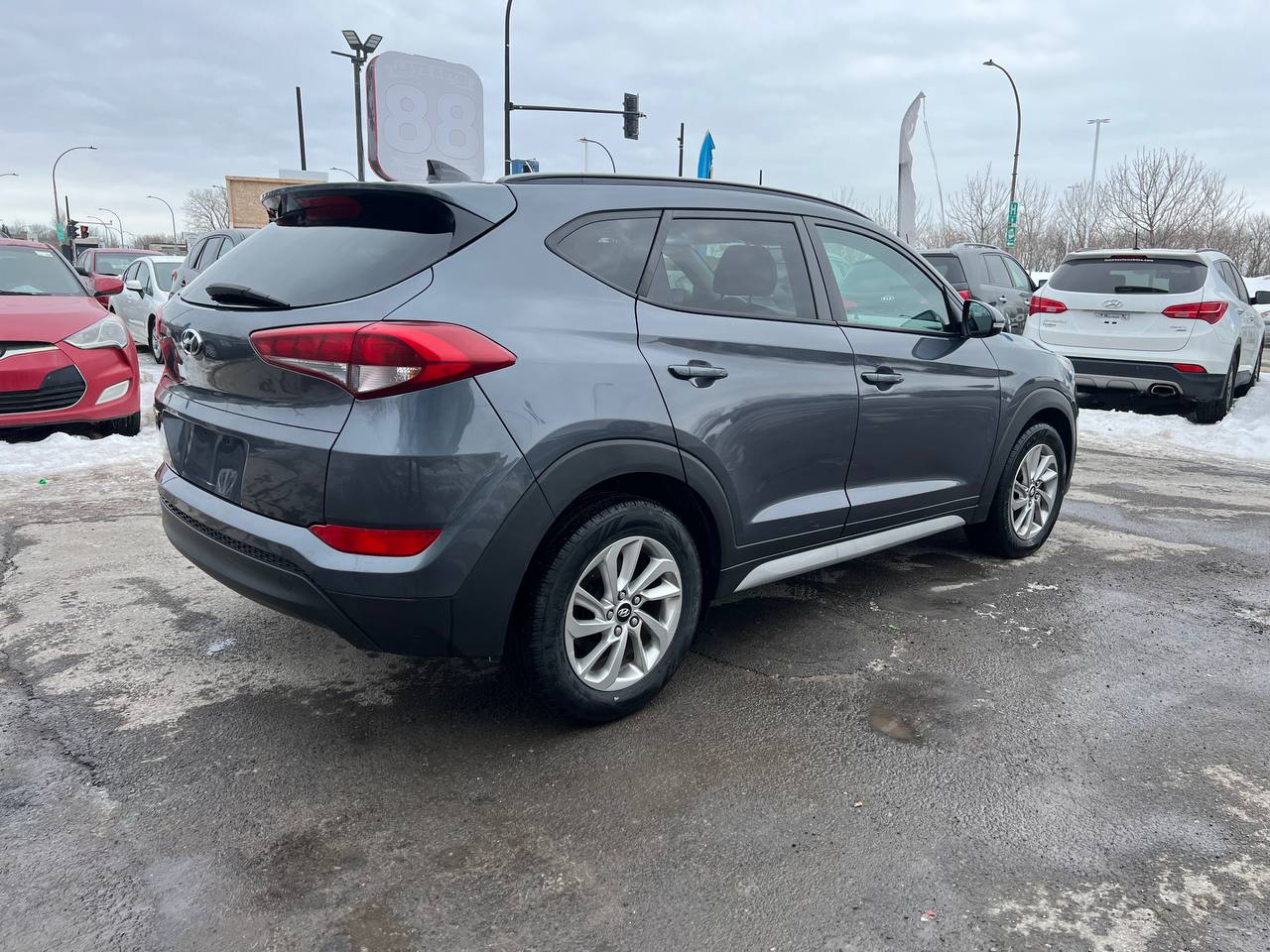2018 Hyundai Tucson SE**SAAQ CERTIFIEE**CAR PLAY**Toit Ouvrant Panoramique**ANGLE MORT**CamÉra de Recul**SIEGES EN CUIR**SIÈGES CHAUFFANTS AVANT et ARRIERE**VOLANT CHAUFFANT**MAGS** Image principale