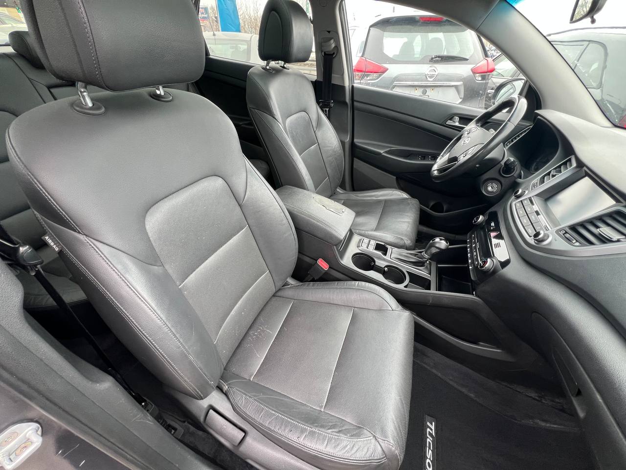 2018 Hyundai Tucson SE**SAAQ CERTIFIEE**CAR PLAY**Toit Ouvrant Panoramique**ANGLE MORT**CamÉra de Recul**SIEGES EN CUIR**SIÈGES CHAUFFANTS AVANT et ARRIERE**VOLANT CHAUFFANT**MAGS** Image principale