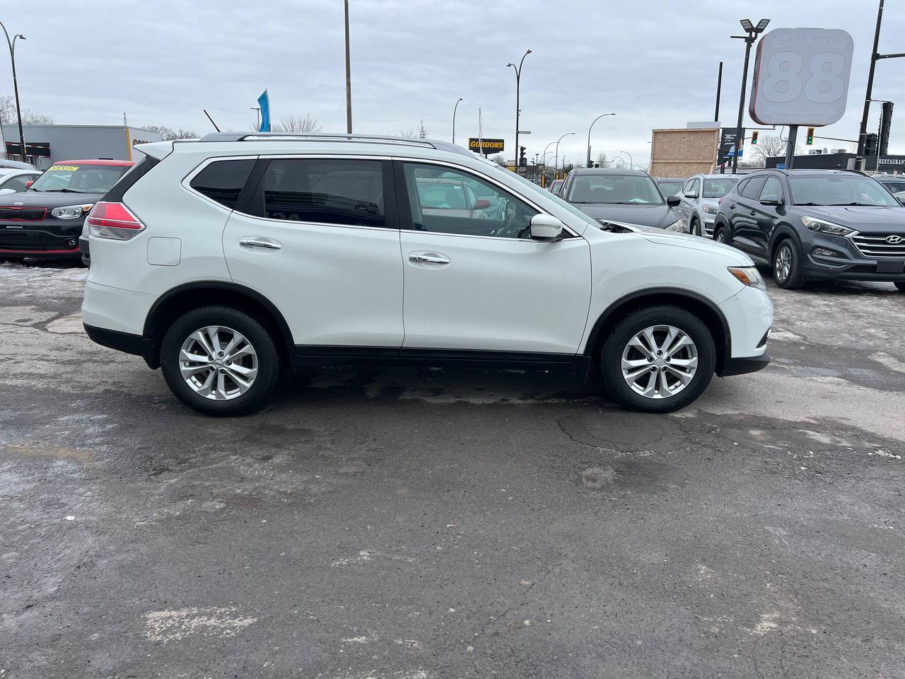 2016 Nissan Rogue SV**AWD**Toit Ouvrant Panoramique**CAMERA DE RECULE**SIEGES CHAUFFNATS**MAGS** Image principale