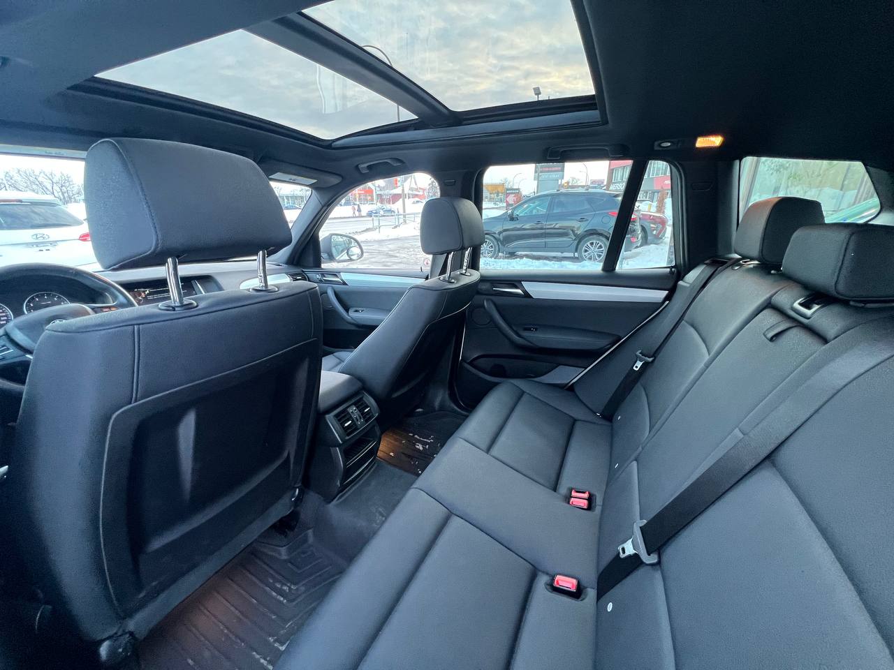 2015 BMW X3 XDrive28i**AWD**SAAQ CERTIFIEE**TOIT PANORAMIQUE**CAMERA DE RECULE**SIEGES CHAUFFNATS**MAGS**VOLANT CHAUFFNATS**CUIR** Image principale