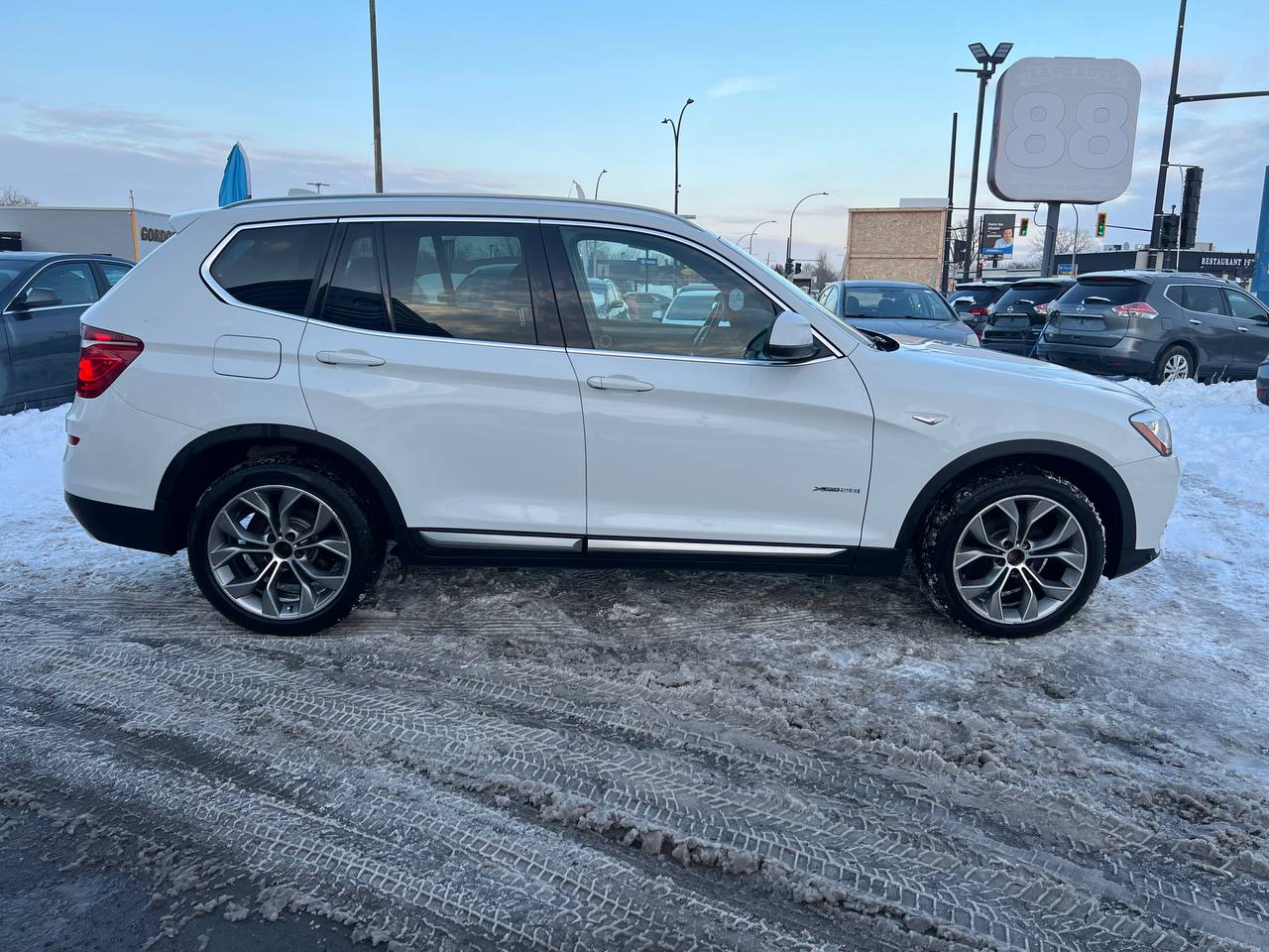 2015 BMW X3 XDrive28i**AWD**SAAQ CERTIFIEE**TOIT PANORAMIQUE**CAMERA DE RECULE**SIEGES CHAUFFNATS**MAGS**VOLANT CHAUFFNATS**CUIR** Image principale