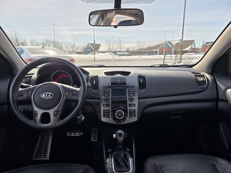 2011 Kia Forte **SX**JAMAIS ACCIDENTEE**CUIR**TOIT OUVRANT**SIEGES CHAUFFANTS**EN SPECIAL Image principale