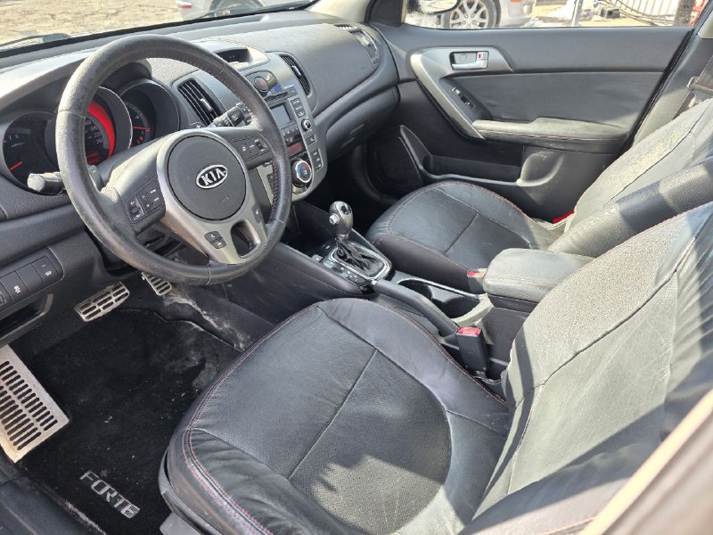 2011 Kia Forte **SX**JAMAIS ACCIDENTEE**CUIR**TOIT OUVRANT**SIEGES CHAUFFANTS**EN SPECIAL Image principale