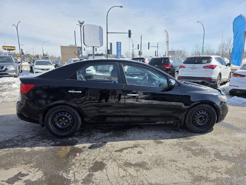 2011 Kia Forte **SX**JAMAIS ACCIDENTEE**CUIR**TOIT OUVRANT**SIEGES CHAUFFANTS**EN SPECIAL Image principale