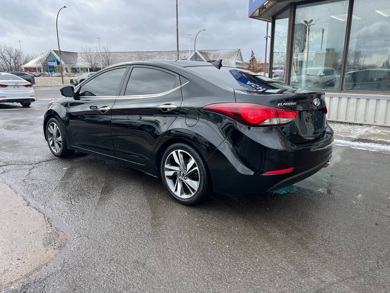 2015 Hyundai Elantra Limited**SAAQ CERTIFIEE**Toit Ouvrant**CamÉra de Recul**SIEGES EN CUIR**Navigation**SIEGES CHAUFFANTS Avant et ArriÈre**DÉmarrage À distance**MAGS** Image principale