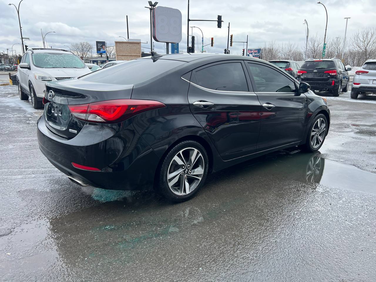 2015 Hyundai Elantra Limited**SAAQ CERTIFIEE**Toit Ouvrant**CamÉra de Recul**SIEGES EN CUIR**Navigation**SIEGES CHAUFFANTS Avant et ArriÈre**DÉmarrage À distance**MAGS** Image principale