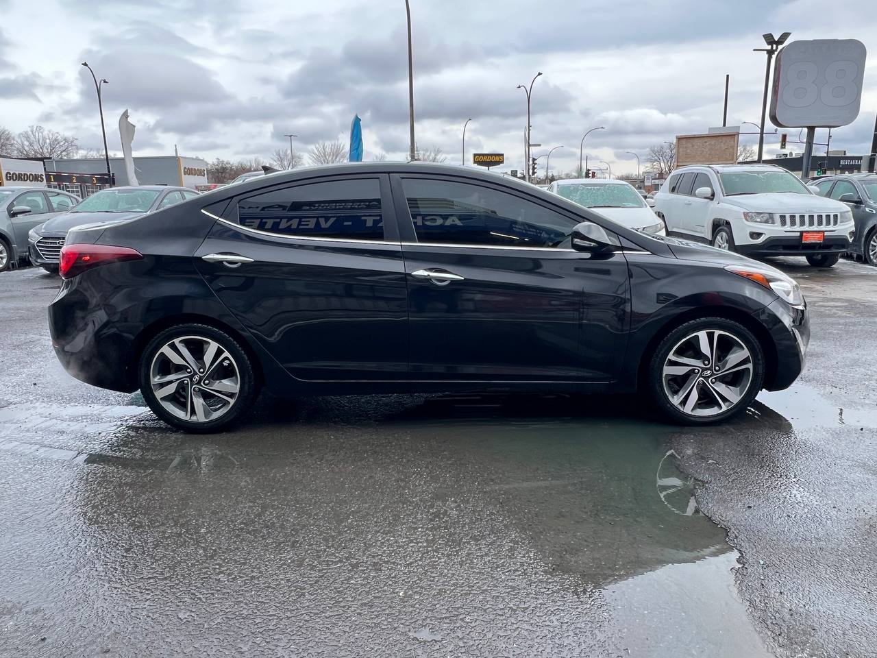 2015 Hyundai Elantra Limited**SAAQ CERTIFIEE**Toit Ouvrant**CamÉra de Recul**SIEGES EN CUIR**Navigation**SIEGES CHAUFFANTS Avant et ArriÈre**DÉmarrage À distance**MAGS** Image principale