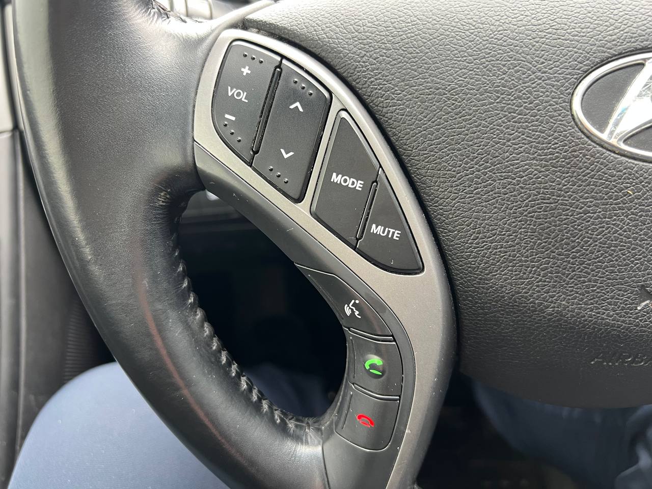 2015 Hyundai Elantra Limited**SAAQ CERTIFIEE**Toit Ouvrant**CamÉra de Recul**SIEGES EN CUIR**Navigation**SIEGES CHAUFFANTS Avant et ArriÈre**DÉmarrage À distance**MAGS** Image principale