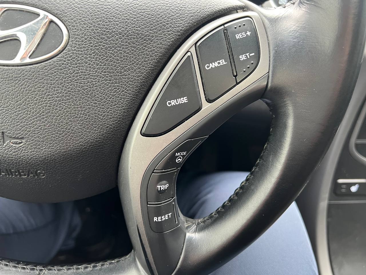 2015 Hyundai Elantra Limited**SAAQ CERTIFIEE**Toit Ouvrant**CamÉra de Recul**SIEGES EN CUIR**Navigation**SIEGES CHAUFFANTS Avant et ArriÈre**DÉmarrage À distance**MAGS** Image principale