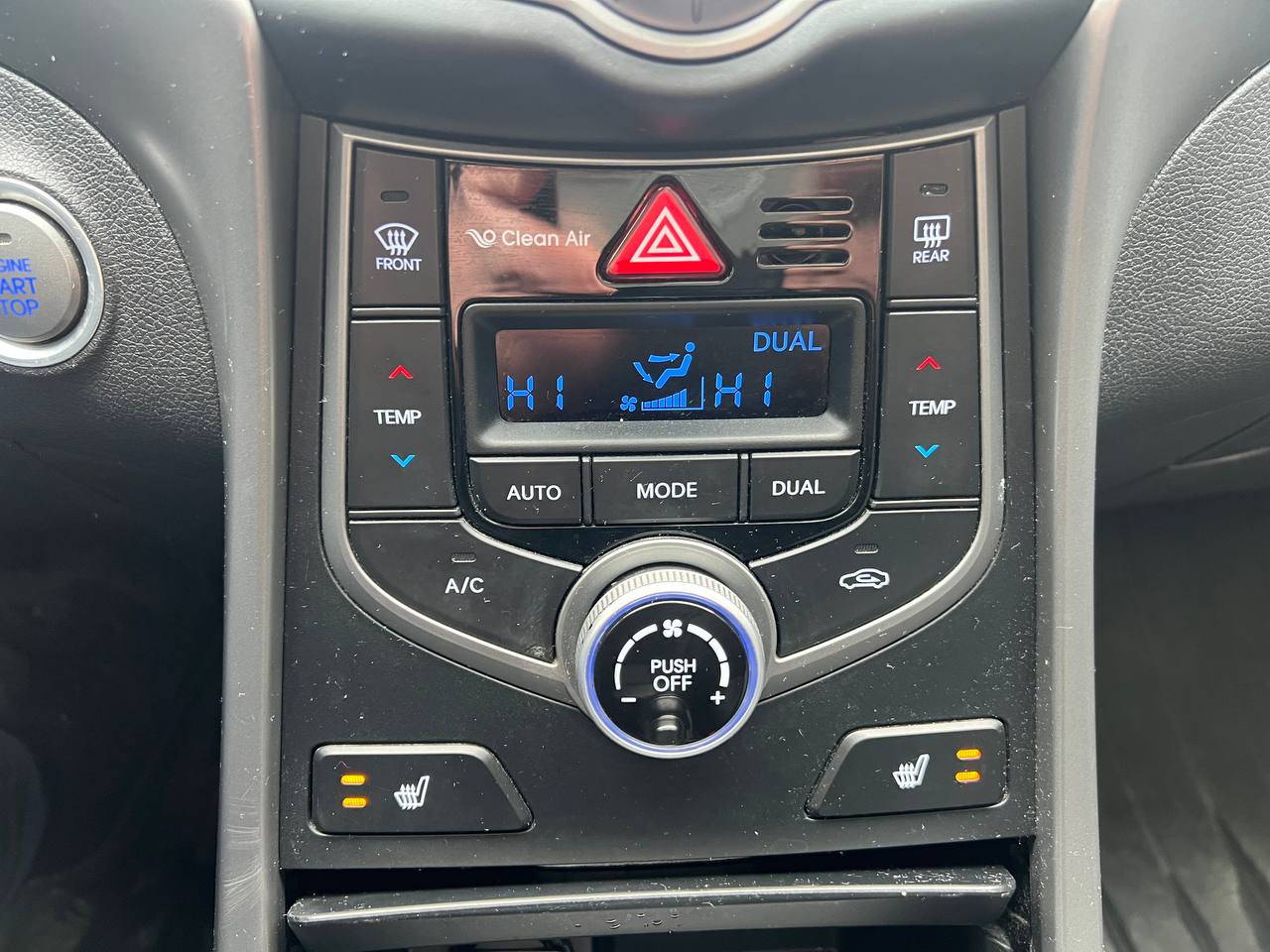 2015 Hyundai Elantra Limited**SAAQ CERTIFIEE**Toit Ouvrant**CamÉra de Recul**SIEGES EN CUIR**Navigation**SIEGES CHAUFFANTS Avant et ArriÈre**DÉmarrage À distance**MAGS** Image principale