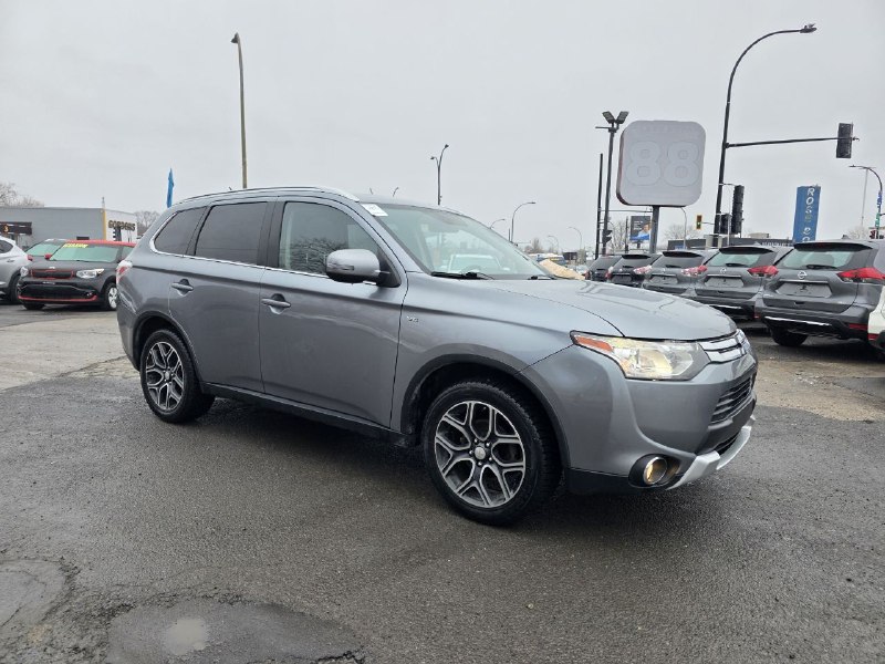 2015 Mitsubishi Outlander **GT**JAMAIS ACCIDENTEE**7 PASSAGERS**CUIR**NAVI**CAMERA DE RECUL**SIEGES CHAIFFANTS**MAGS** Image principale
