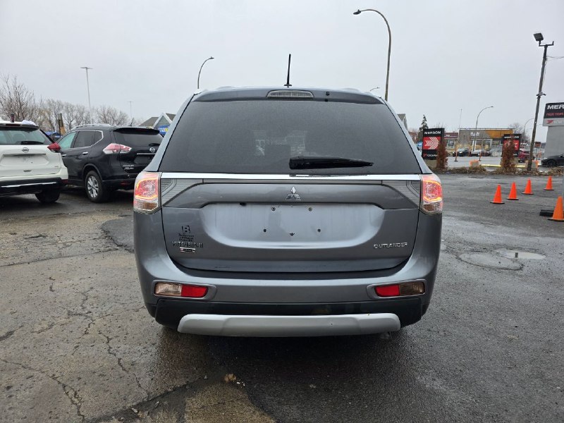 2015 Mitsubishi Outlander **GT**JAMAIS ACCIDENTEE**7 PASSAGERS**CUIR**NAVI**CAMERA DE RECUL**SIEGES CHAIFFANTS**MAGS** Image principale