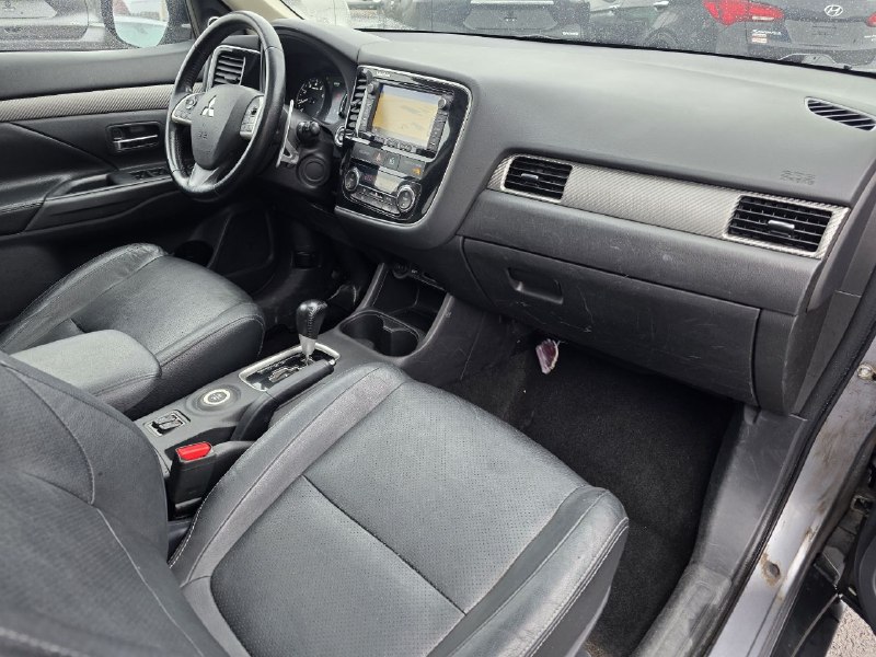 2015 Mitsubishi Outlander **GT**JAMAIS ACCIDENTEE**7 PASSAGERS**CUIR**NAVI**CAMERA DE RECUL**SIEGES CHAIFFANTS**MAGS** Image principale