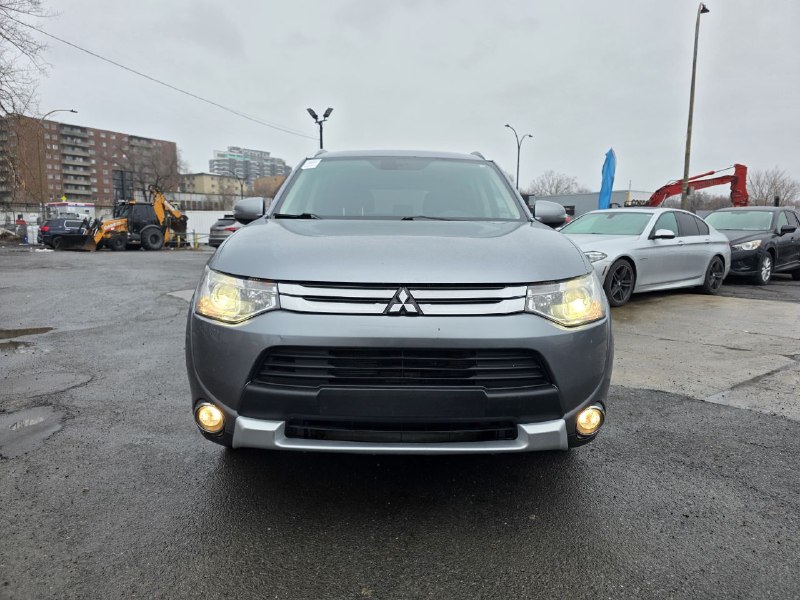 2015 Mitsubishi Outlander **GT**JAMAIS ACCIDENTEE**7 PASSAGERS**CUIR**NAVI**CAMERA DE RECUL**SIEGES CHAIFFANTS**MAGS** Image principale