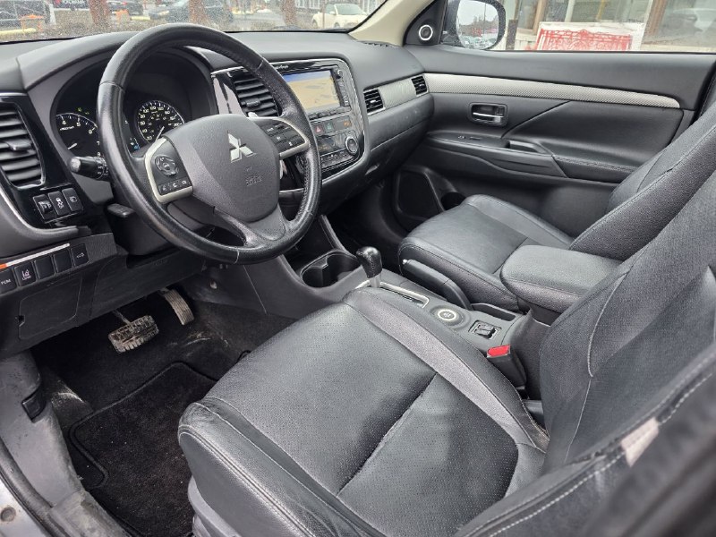 2015 Mitsubishi Outlander **GT**JAMAIS ACCIDENTEE**7 PASSAGERS**CUIR**NAVI**CAMERA DE RECUL**SIEGES CHAIFFANTS**MAGS** Image principale