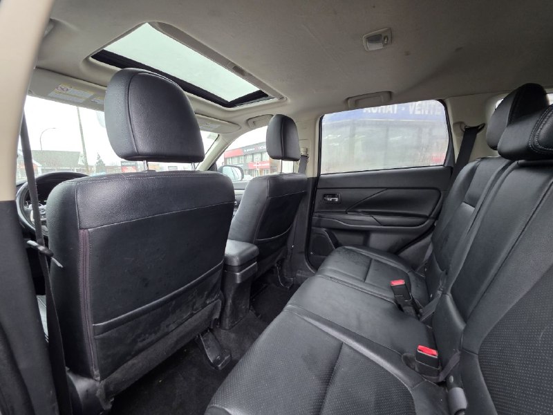 2015 Mitsubishi Outlander **GT**JAMAIS ACCIDENTEE**7 PASSAGERS**CUIR**NAVI**CAMERA DE RECUL**SIEGES CHAIFFANTS**MAGS** Image principale