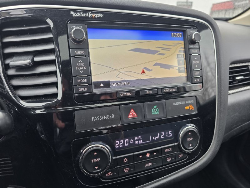 2015 Mitsubishi Outlander **GT**JAMAIS ACCIDENTEE**7 PASSAGERS**CUIR**NAVI**CAMERA DE RECUL**SIEGES CHAIFFANTS**MAGS** Image principale