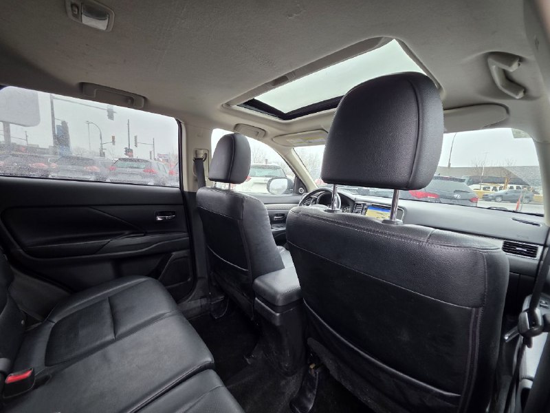 2015 Mitsubishi Outlander **GT**JAMAIS ACCIDENTEE**7 PASSAGERS**CUIR**NAVI**CAMERA DE RECUL**SIEGES CHAIFFANTS**MAGS** Image principale