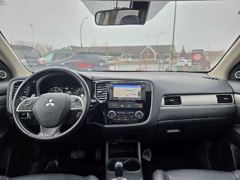 2015 Mitsubishi Outlander **GT**JAMAIS ACCIDENTEE**7 PASSAGERS**CUIR**NAVI**CAMERA DE RECUL**SIEGES CHAIFFANTS**MAGS** Image principale