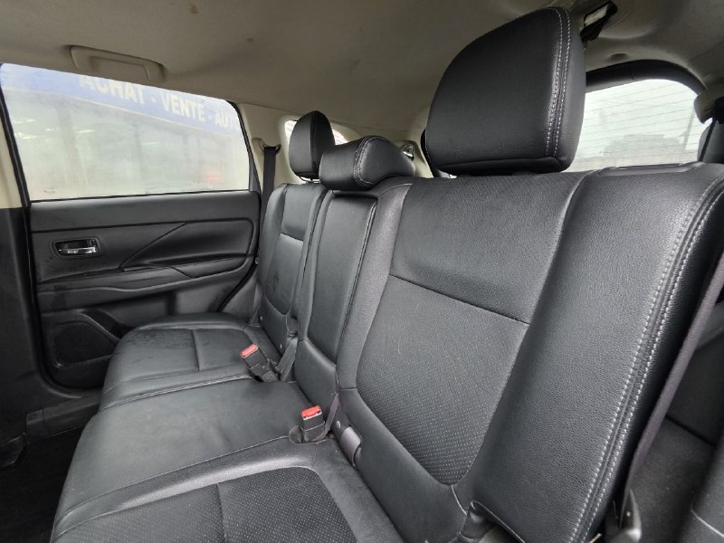 2015 Mitsubishi Outlander **GT**JAMAIS ACCIDENTEE**7 PASSAGERS**CUIR**NAVI**CAMERA DE RECUL**SIEGES CHAIFFANTS**MAGS** Image principale