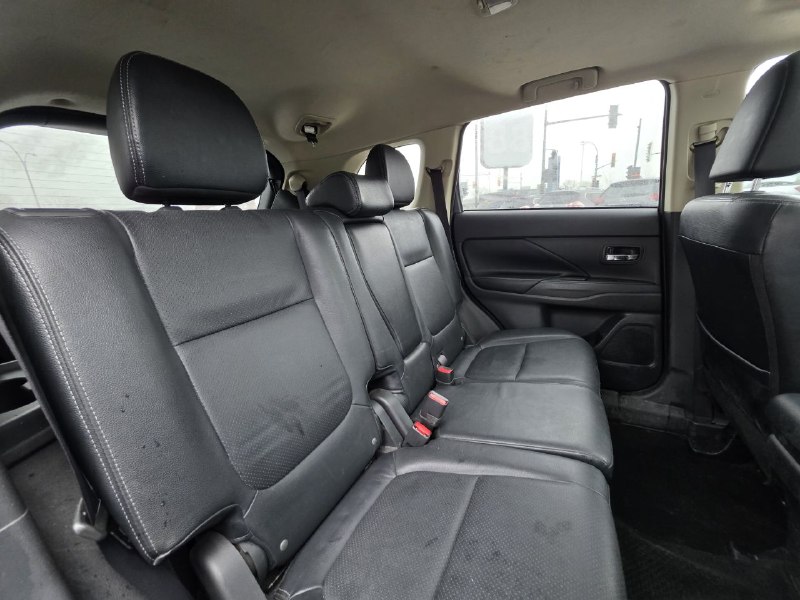 2015 Mitsubishi Outlander **GT**JAMAIS ACCIDENTEE**7 PASSAGERS**CUIR**NAVI**CAMERA DE RECUL**SIEGES CHAIFFANTS**MAGS** Image principale