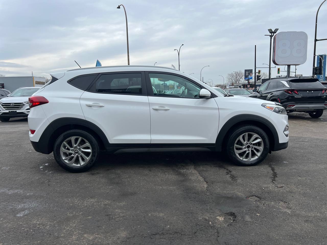 2016 Hyundai Tucson Premium**AWD**CAMERA DE RECUL**SIEGES CHAUFFANTS**MAGS**SIEGES CHAUFFANTS ARRIERE**Alerte d'angle Mort** Image principale