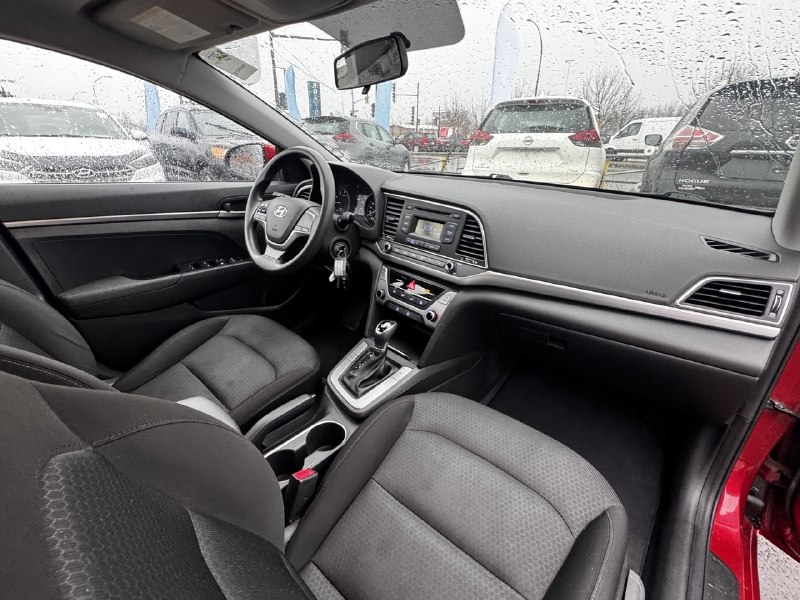 2017 Hyundai Elantra LE**SAAQ CERTIFIER**SIEGES CHAUFFNATS**MODE ECO** Image principale