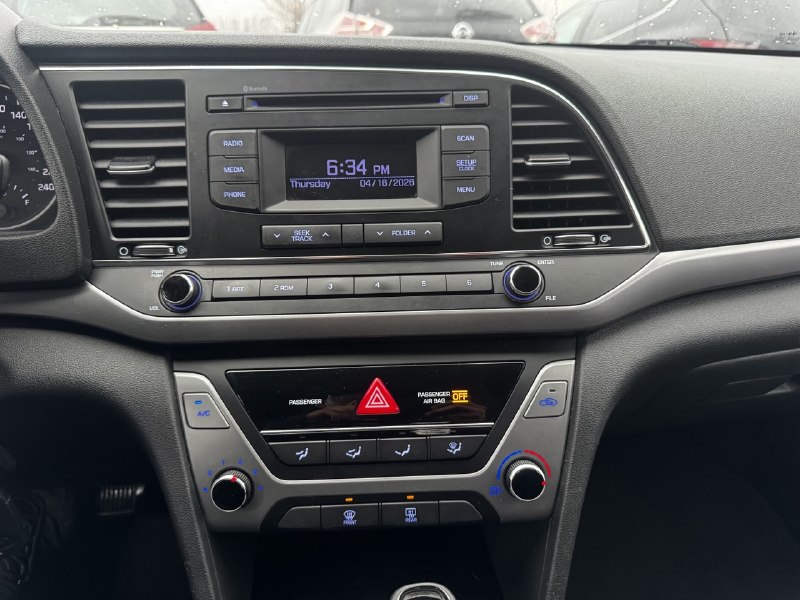 2017 Hyundai Elantra LE**SAAQ CERTIFIER**SIEGES CHAUFFNATS**MODE ECO** Image principale