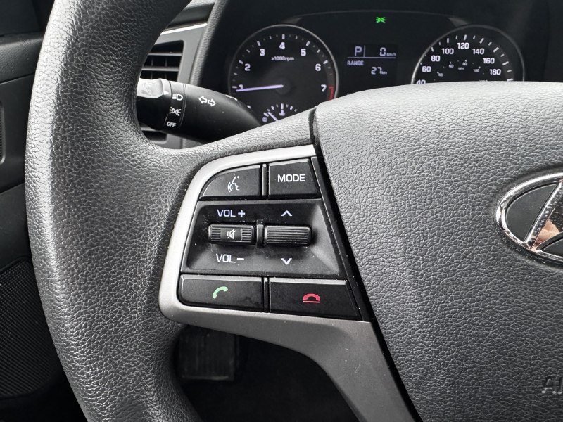 2017 Hyundai Elantra LE**SAAQ CERTIFIER**SIEGES CHAUFFNATS**MODE ECO** Image principale