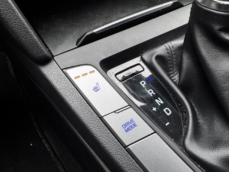 2017 Hyundai Elantra LE**SAAQ CERTIFIER**SIEGES CHAUFFNATS**MODE ECO** Image principale