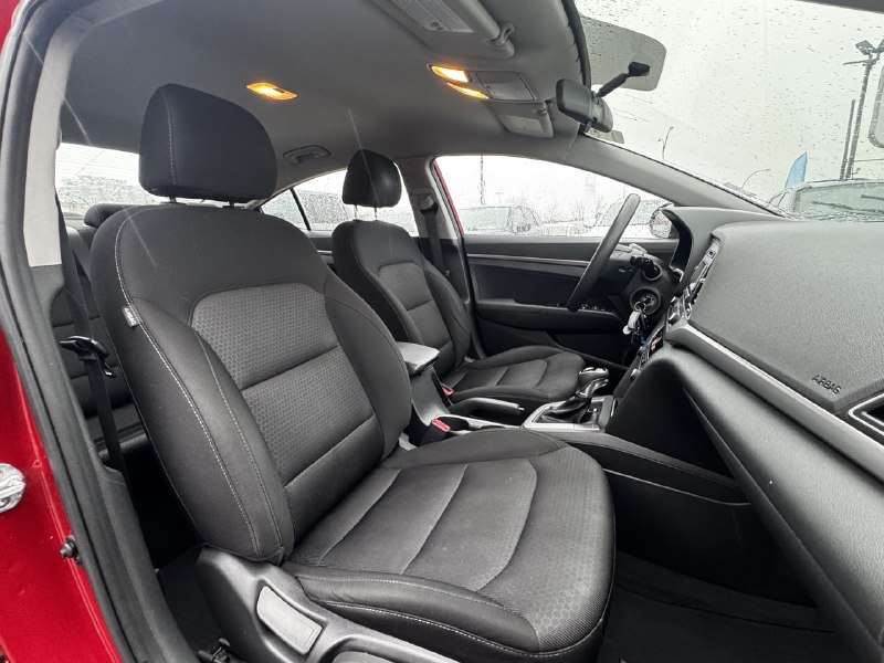 2017 Hyundai Elantra LE**SAAQ CERTIFIER**SIEGES CHAUFFNATS**MODE ECO** Image principale