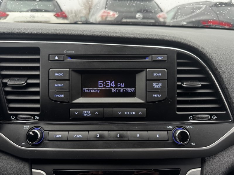 2017 Hyundai Elantra LE**SAAQ CERTIFIER**SIEGES CHAUFFNATS**MODE ECO** Image principale