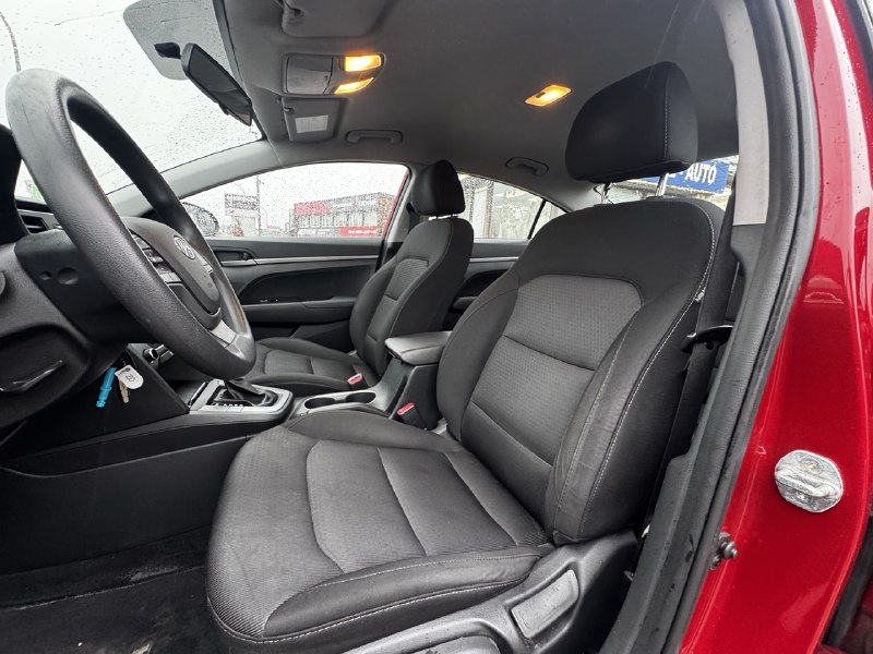 2017 Hyundai Elantra LE**SAAQ CERTIFIER**SIEGES CHAUFFNATS**MODE ECO** Image principale