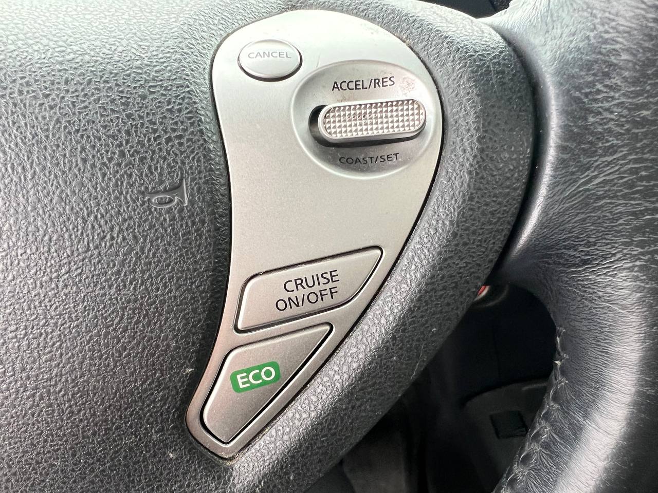 2015 Nissan LEAF SV**Jamais Accidentee**CAMERA DE RECUL**SIEGES CHAUFFANTS EN AVANT ET ARRIERE**VOLANT CHAUFFANTS Image principale