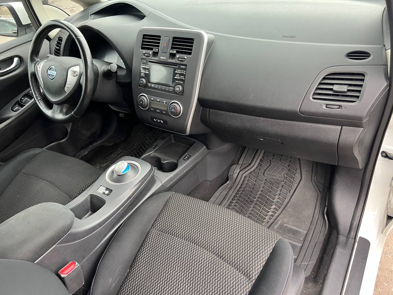 2015 Nissan LEAF SV**Jamais Accidentee**CAMERA DE RECUL**SIEGES CHAUFFANTS EN AVANT ET ARRIERE**VOLANT CHAUFFANTS Image principale