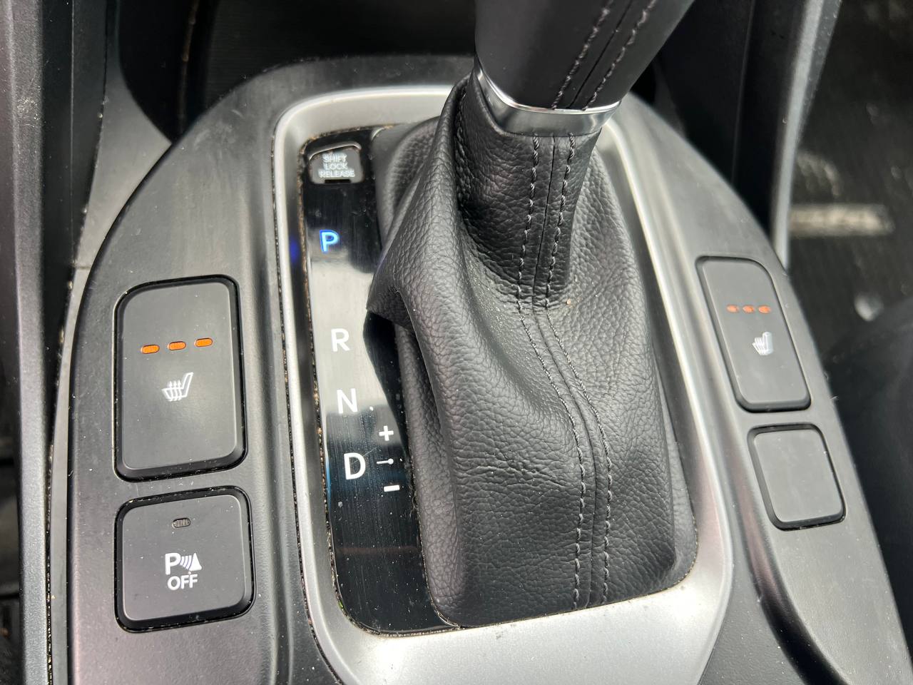 2017 Hyundai Santa Fe Sport SE**AWD**TOIT OUVRANT PANORAMIQUE**SIEGE EN CUIR**CAMERA DE RECUL**SIEGES CHAUFFNATS AVANT ET ARRIERE**Volant Chauffant**Alerte d'angle Mort**MAGS** Image principale