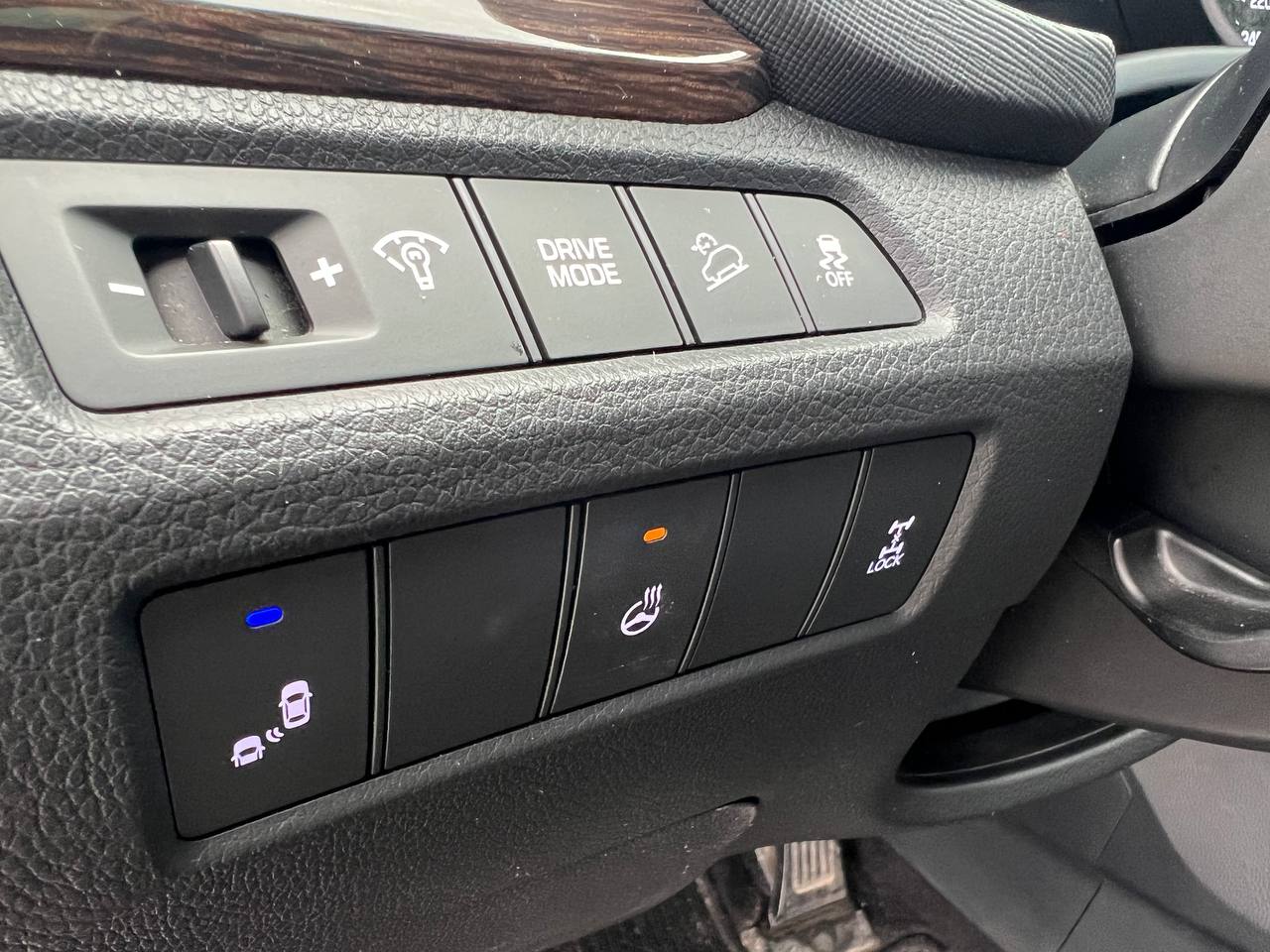 2017 Hyundai Santa Fe Sport SE**AWD**TOIT OUVRANT PANORAMIQUE**SIEGE EN CUIR**CAMERA DE RECUL**SIEGES CHAUFFNATS AVANT ET ARRIERE**Volant Chauffant**Alerte d'angle Mort**MAGS** Image principale