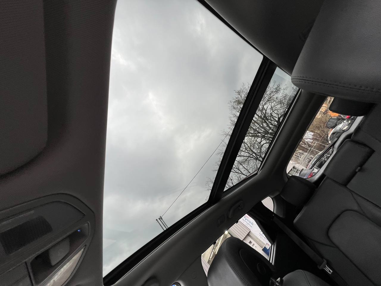 2017 Hyundai Santa Fe Sport SE**AWD**TOIT OUVRANT PANORAMIQUE**SIEGE EN CUIR**CAMERA DE RECUL**SIEGES CHAUFFNATS AVANT ET ARRIERE**Volant Chauffant**Alerte d'angle Mort**MAGS** Image principale