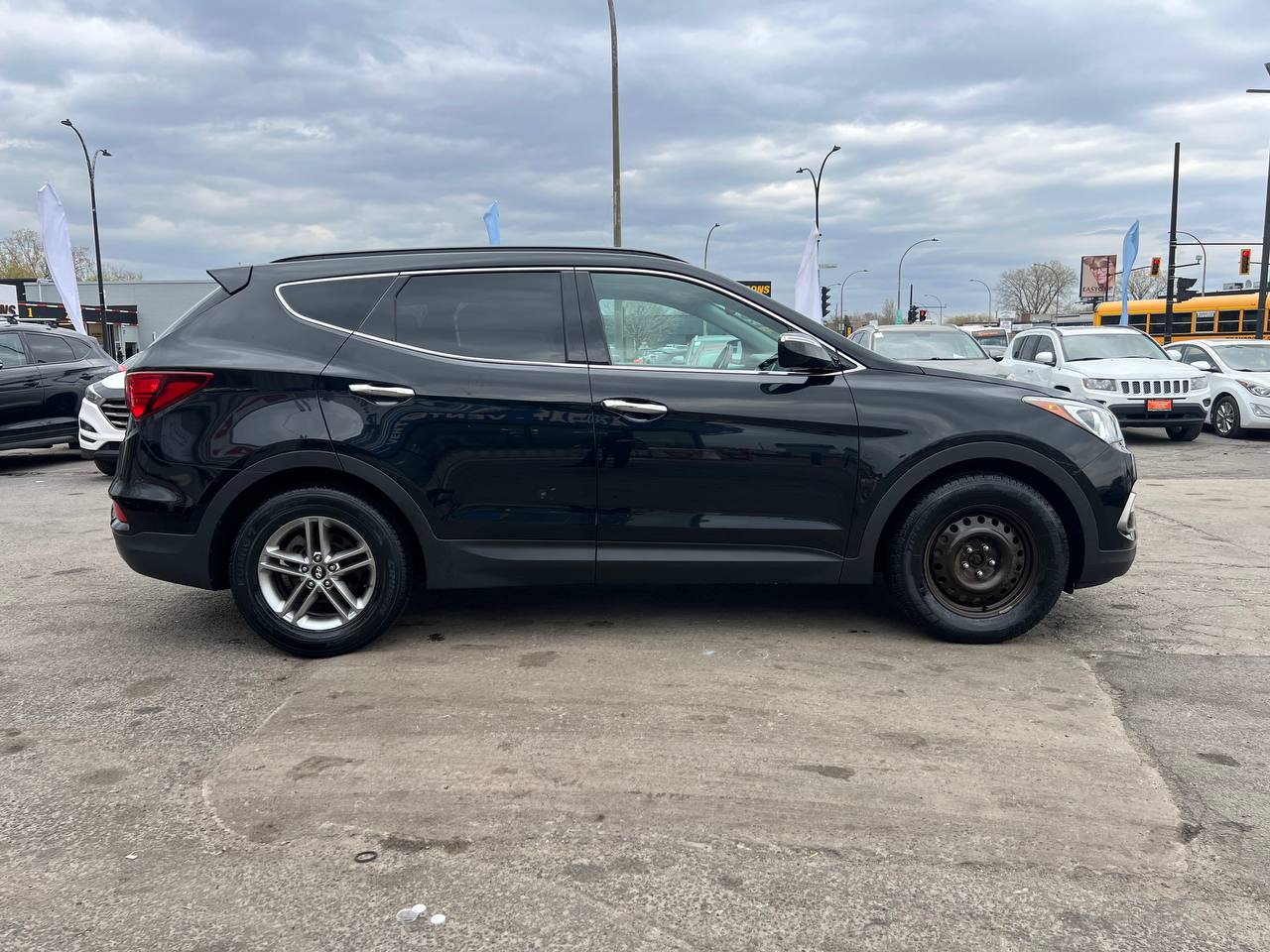 2017 Hyundai Santa Fe Sport SE**AWD**TOIT OUVRANT PANORAMIQUE**SIEGE EN CUIR**CAMERA DE RECUL**SIEGES CHAUFFNATS AVANT ET ARRIERE**Volant Chauffant**Alerte d'angle Mort**MAGS** Image principale
