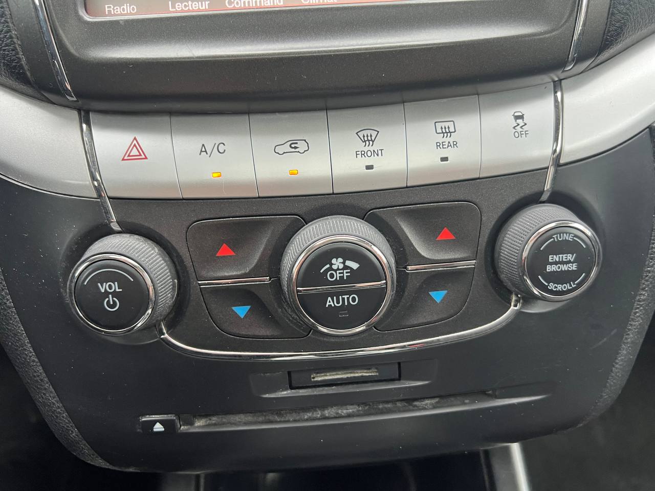 2017 Dodge Journey SXT**TOIT OUVRANT**CAMERA DE RECUL**SIEGES CHAUFFNATS**NAVIGATION**MAGS** Image principale