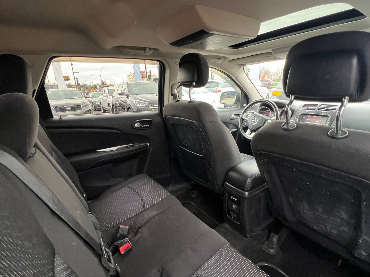 2017 Dodge Journey SXT**TOIT OUVRANT**CAMERA DE RECUL**SIEGES CHAUFFNATS**NAVIGATION**MAGS** Image principale