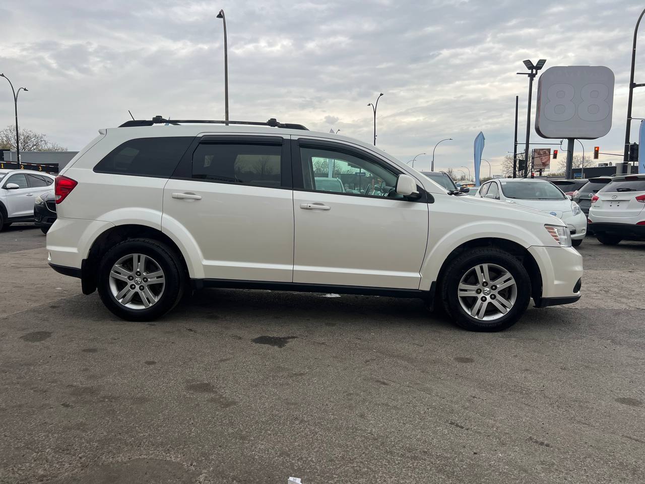 2017 Dodge Journey SXT**TOIT OUVRANT**CAMERA DE RECUL**SIEGES CHAUFFNATS**NAVIGATION**MAGS** Image principale