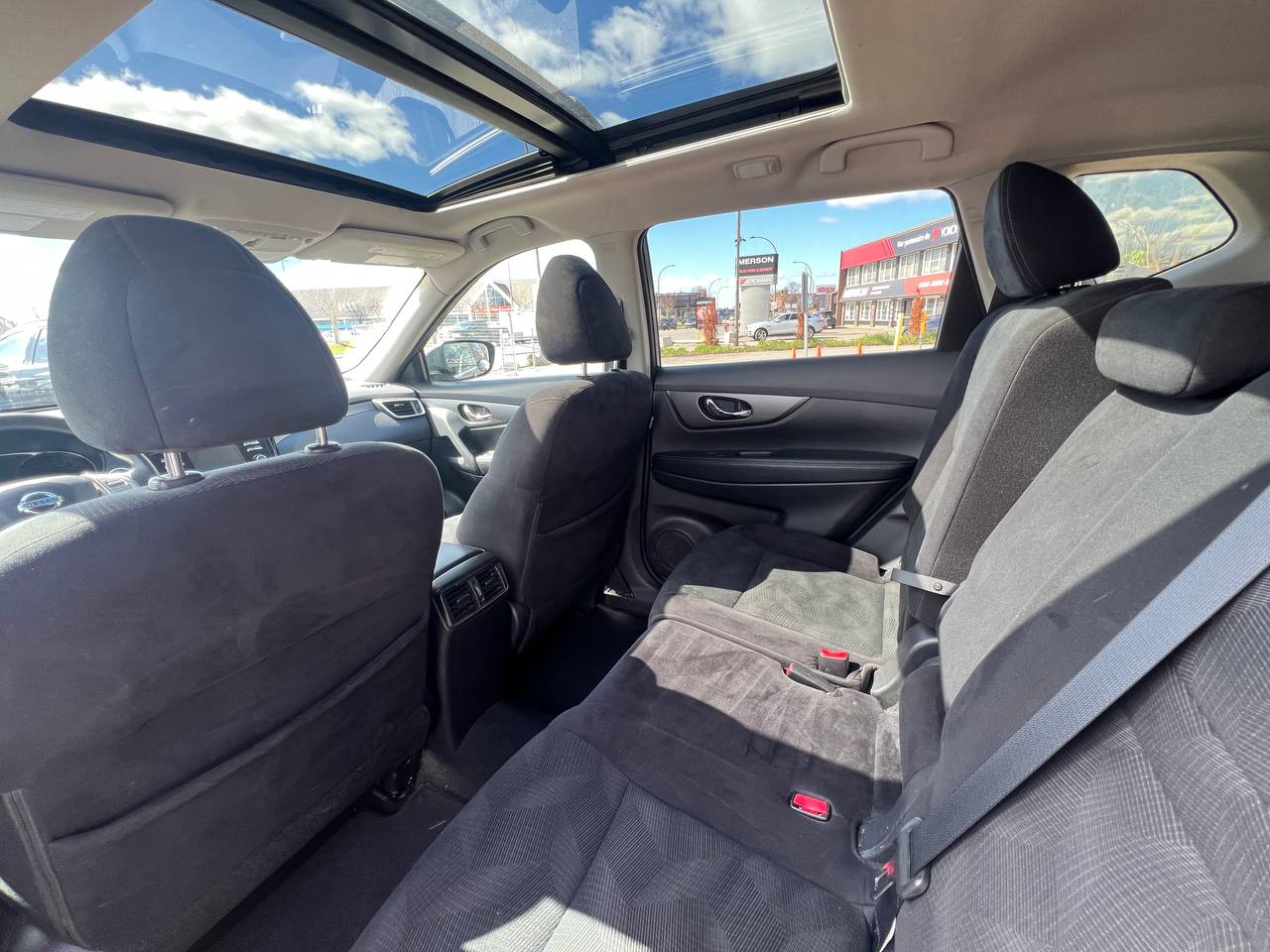 2015 Nissan Rogue SV**AWD**TOIT OUVRANT PANORAMIQUE**CAMERA DE RECULE**SIEGES CHAUFFNATS**Mags** Image principale