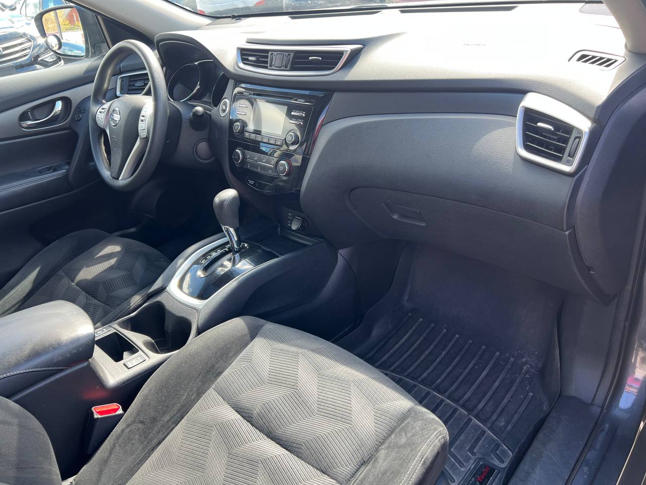 2015 Nissan Rogue SV**AWD**TOIT OUVRANT PANORAMIQUE**CAMERA DE RECULE**SIEGES CHAUFFNATS**Mags** Image principale