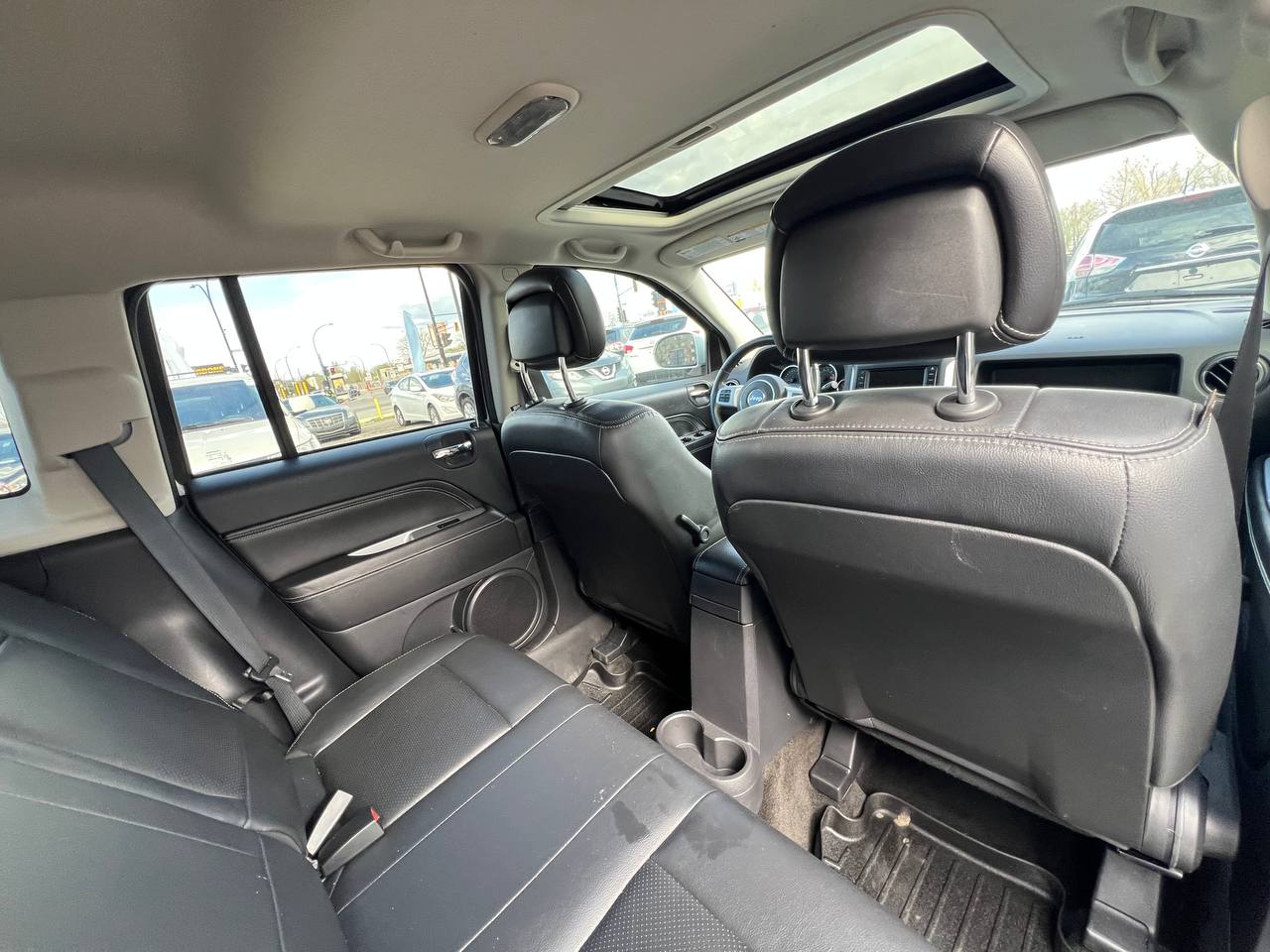 2016 Jeep Compass High Altitude**CERTIFIÉE SAAQ**4X4**Toit Ouvrant**CAMERA DE RECUL**Sieges en Cuir**SIEGES CHAUFFANTS**MAGS**Tres Bien Entretenu** Main Image