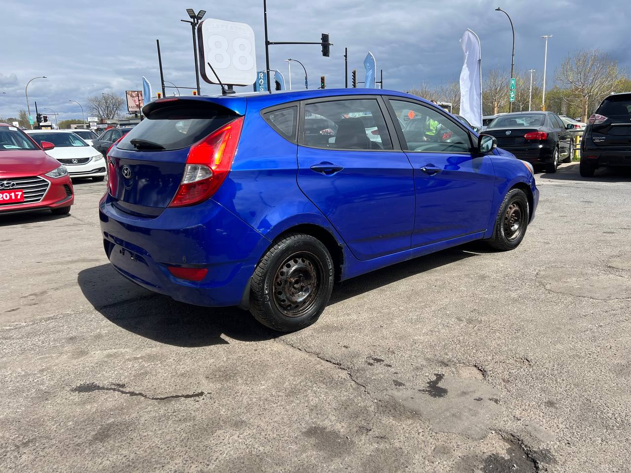 2013 Hyundai Accent GLS**Toit Ouvrant**SIEGES CHAUFFANTS**dÉmarreur a distance** Image principale