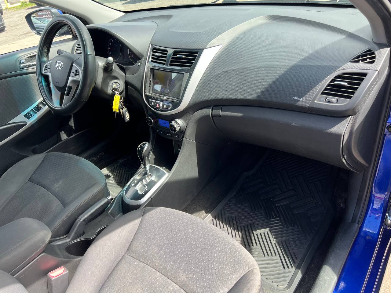 2013 Hyundai Accent GLS**Toit Ouvrant**SIEGES CHAUFFANTS**dÉmarreur a distance** Image principale