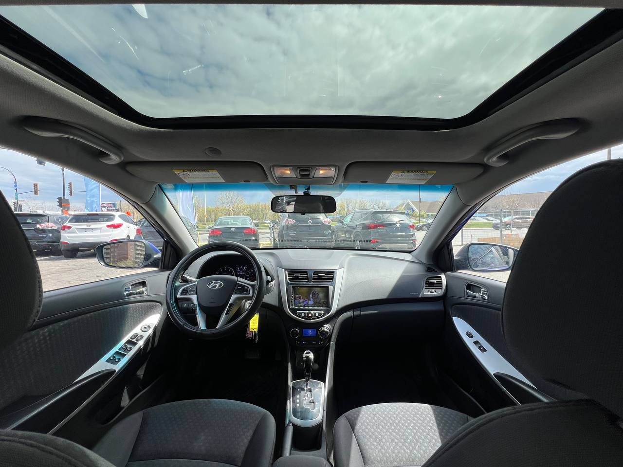 2013 Hyundai Accent GLS**Toit Ouvrant**SIEGES CHAUFFANTS**dÉmarreur a distance** Image principale