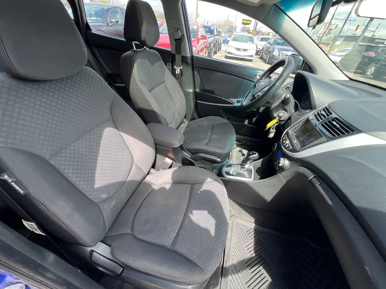 2013 Hyundai Accent GLS**Toit Ouvrant**SIEGES CHAUFFANTS**dÉmarreur a distance** Image principale